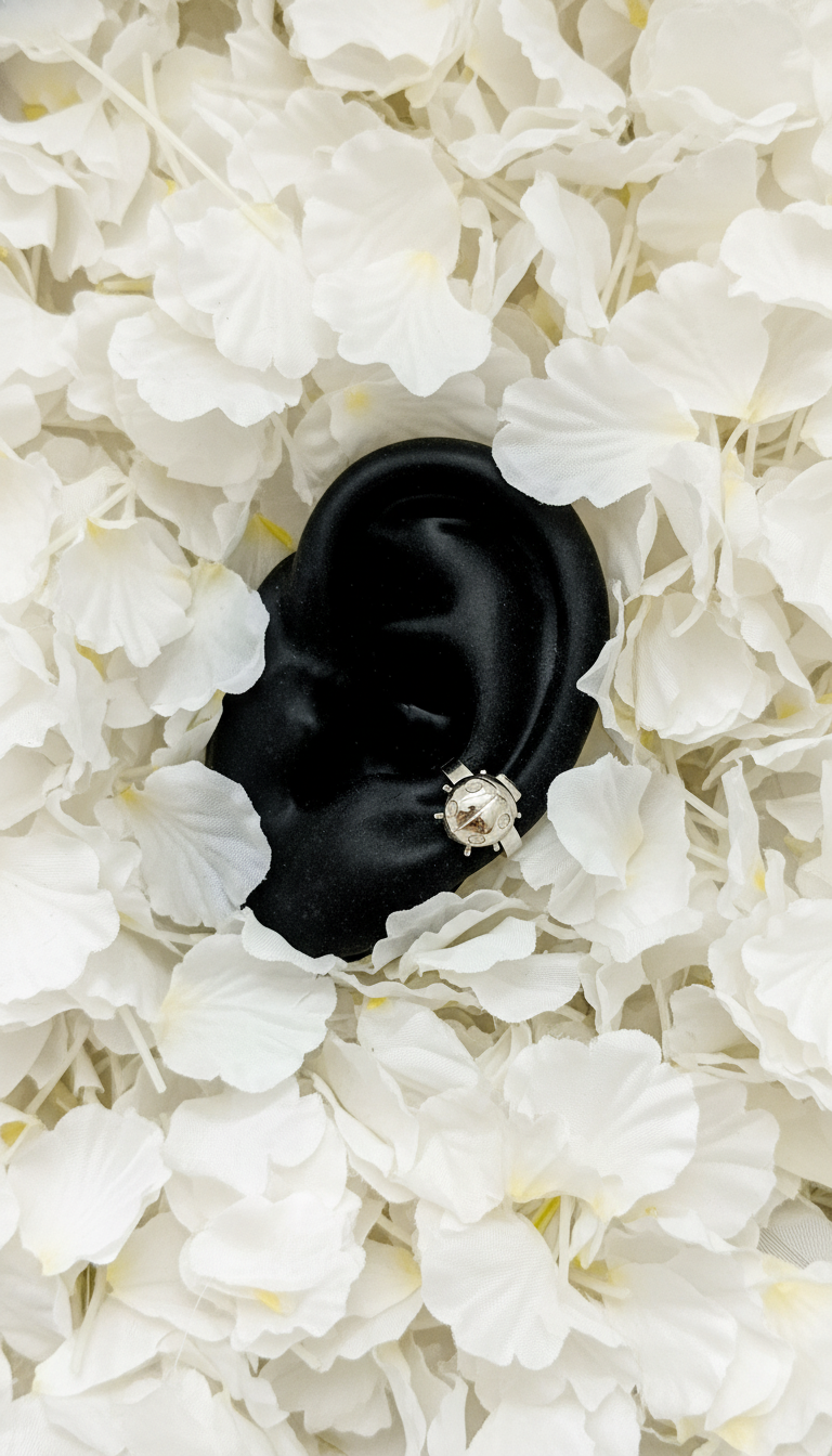 Mini Mariquita Earcuff