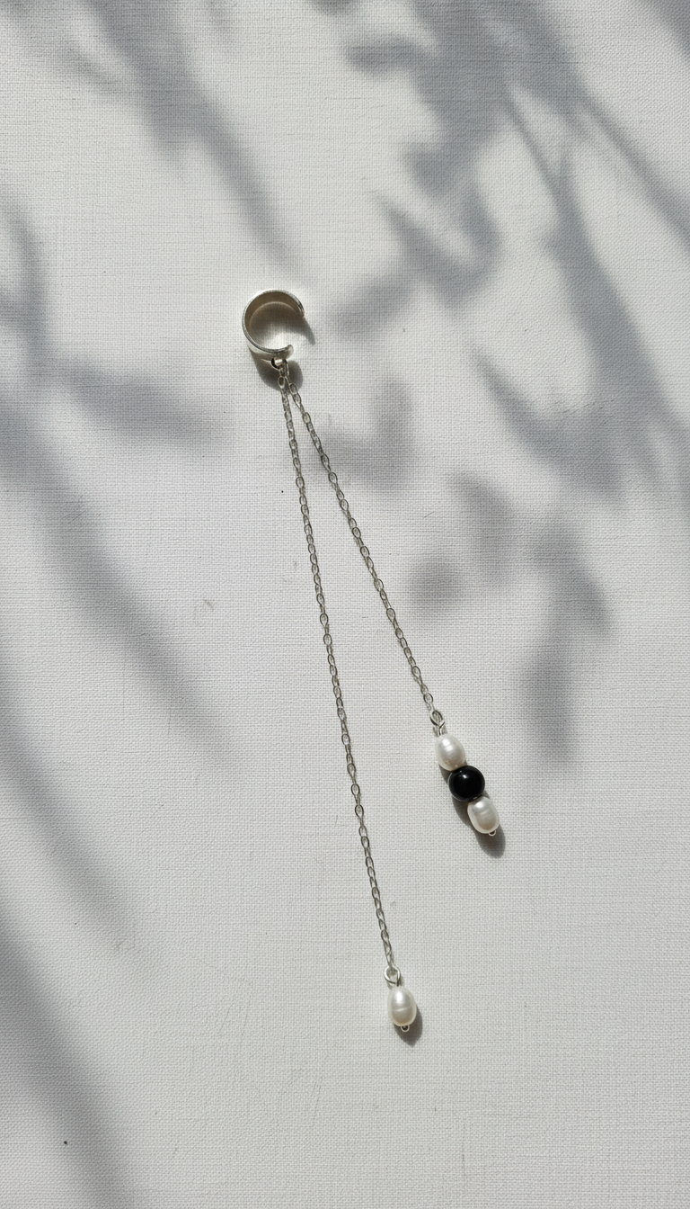 Earcuff mini Onix colgando